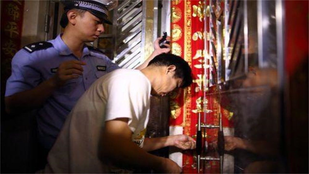 九江请开锁师傅开了锁后，师傅